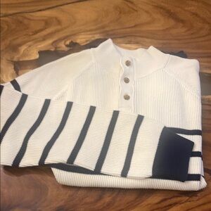 Brooks Brothers White and Navy Striped Men's Sweater